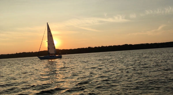 sailboat racing lake ontario